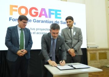 Pullaro: “Invertimos los recursos que ahorramos para que nuestras pymes puedan crecer, desarrollarse y generar empleo”.