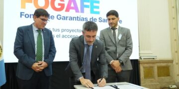 Pullaro: “Invertimos los recursos que ahorramos para que nuestras pymes puedan crecer, desarrollarse y generar empleo”.