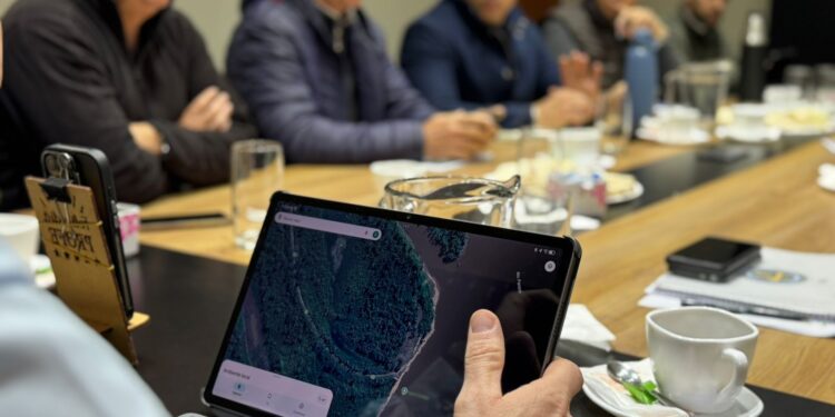 Reunión técnica para avanzar en el proyecto de acceso a Puerto Ocampo y la conectividad con Bella Vista.