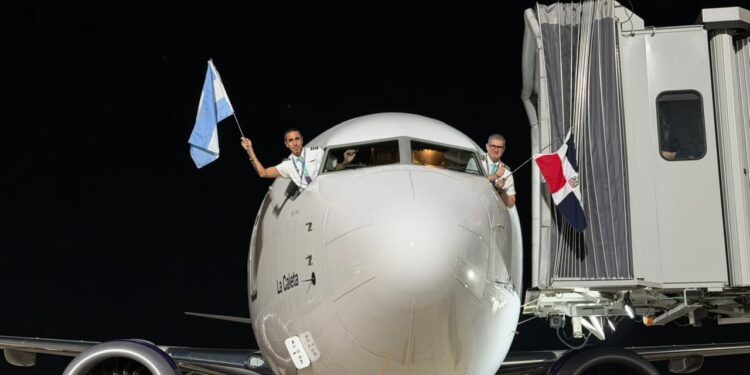 Arajet debutó en Rosario y conecta a la región con el Caribe y 30 destinos más.