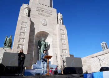 Día de la Bandera: Abel Pintos cerrará la fiesta frente al recuperado Monumento.