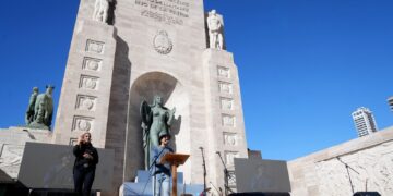Día de la Bandera: Abel Pintos cerrará la fiesta frente al recuperado Monumento.