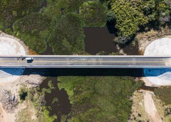 Potenciar el norte santafesino: Pullaro inaugura el nuevo puente sobre el arroyo El Pindó en la Ruta 32.