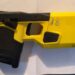 La Policía usó la pistola Taser para evitar que un joven agrediera a su madre con un hacha y un pico en Rosario.