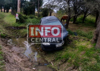 Lanteri: un automóvil despistó y terminó en una cuneta; una mujer y dos menores fueron hospitalizados.
