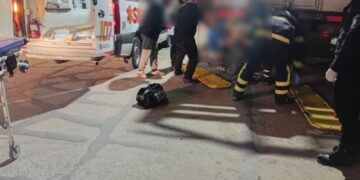 Motociclista sufrió lesiones tras chocar contra un camión estacionado en Villa Ocampo.