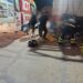 Motociclista sufrió lesiones tras chocar contra un camión estacionado en Villa Ocampo.