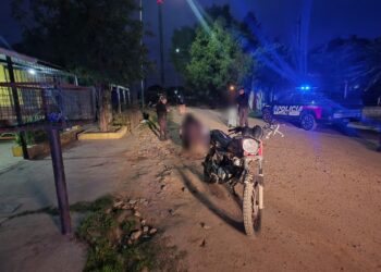 Una mujer resultó herida tras caer de una motocicleta estacionada en Las Toscas.