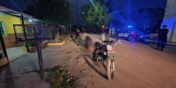 Una mujer resultó herida tras caer de una motocicleta estacionada en Las Toscas.