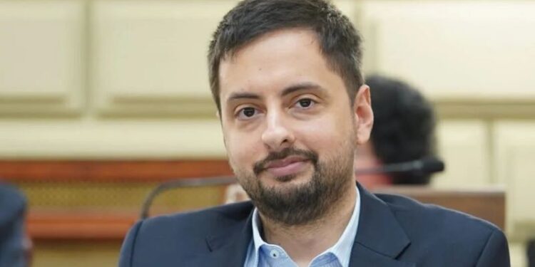 El Diputado Emiliano Peralta reactivó su agenda legislativa con pedidos por salud, obras públicas y transparencia en el norte santafesino.