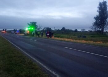 Las Toscas: Dos motocicletas chocaron sobre la Ruta Nacional 11 y dos personas resultaron heridas.