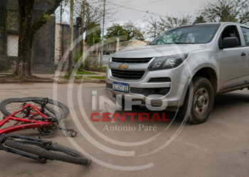 Reconquista: un menor en bicicleta chocó con una camioneta y fue asistido por el 107.