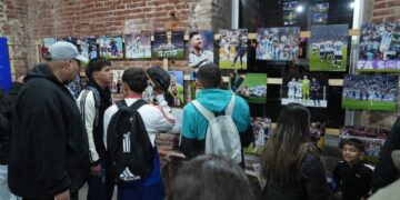 Fiebre mundialista: mañana llegan a Reconquista el Balón de Oro y otros objetos personales de Messi.