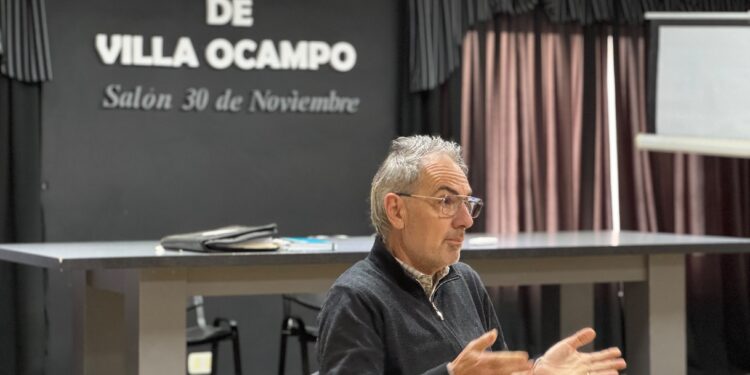 La Municipalidad de Villa Ocampo promovió una reunión para avanzar en la regularización dominial de viviendas.
