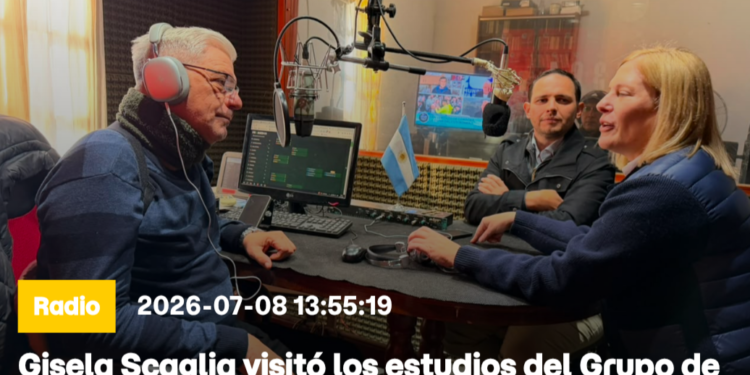 Gisela Scaglia visitó los estudios del Grupo de Medios Jaaukanigás durante su paso por Villa Ocampo.