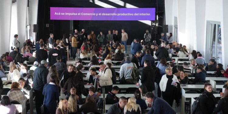 Provincia reunió a instituciones que brindan asistencia social y empresas para formar una red más eficiente
