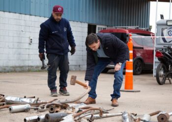 Provincia destruyó 200 caños de escape adulterados de vehículos que fueron secuestrados al delito.