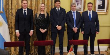 Pullaro firmó el traspaso de Nación a Provincia de la ruta A012: “Mañana comenzamos las obras de reparación”.