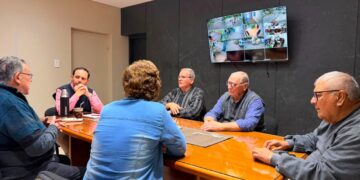 EL INTENDENTE RECIBIÓ A REPRESENTANTES DEL CENTRO DE JUBILADOS DE VILLA OCAMPO.