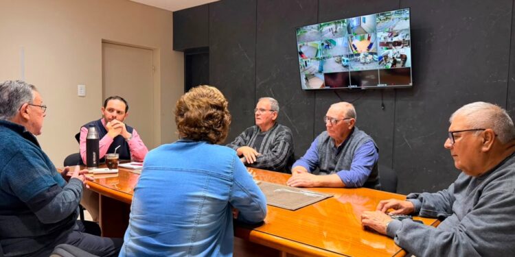 EL INTENDENTE RECIBIÓ A REPRESENTANTES DEL CENTRO DE JUBILADOS DE VILLA OCAMPO.