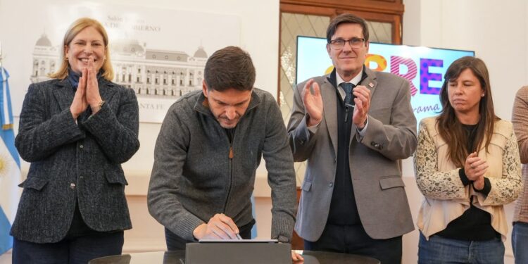 Pullaro refuerza la inversión en infraestructura escolar con otra etapa del programa Mil Aulas.