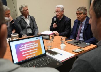 Santa Fe fortalece la coordinación con instituciones para anticiparse al fenómeno de El Niño. Santa Fe fortalece la coordinación con instituciones para anticiparse al fenómeno de El Niño.