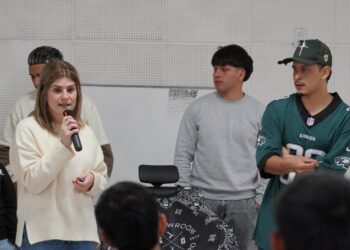 Con cupo completo comenzó el Taller de Barbería impulsado por Charo Mancini.