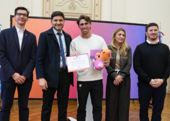 Pullaro reconoció a Los Leones como embajadores de los Juegos Suramericanos Santa Fe 2026.