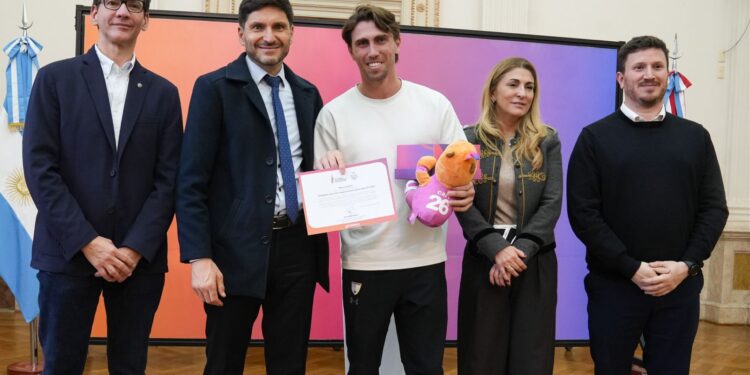 Pullaro reconoció a Los Leones como embajadores de los Juegos Suramericanos Santa Fe 2026.