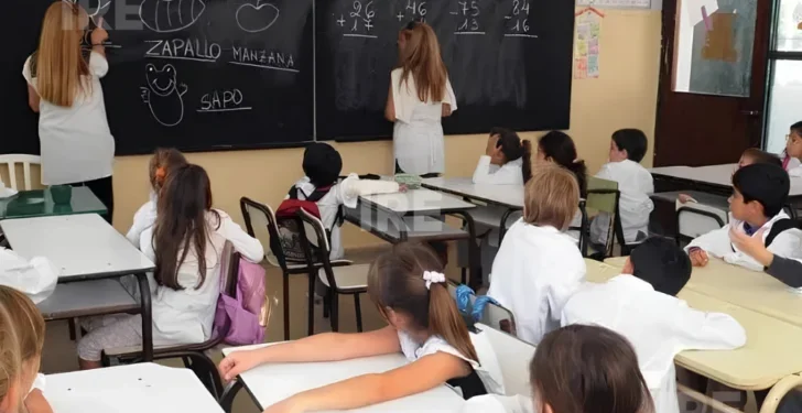 Asistencia Perfecta: con incremento del 15 %, más de 63 mil docentes, directivos, secretarios, preceptores y asistentes escolares cobran mañana el incentivo mensual de junio.