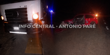 El Sombrerito: choque entre un camión y un automóvil sobre la Ruta 11.
