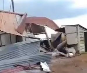Temporal de gran magnitud en Santa Fe: un tornado, granizo y un camión volcado por las violentas ráfagas.