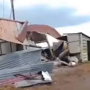 Temporal de gran magnitud en Santa Fe: un tornado, granizo y un camión volcado por las violentas ráfagas.