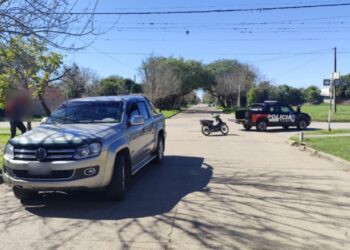 LAS TOSCAS: UNA MUJER FUE TRASLADADA AL SAMCO TRAS UN CHOQUE ENTRE UNA MOTO Y UNA CAMIONETA.