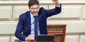 Pullaro se despega del resto: lidera la imagen política en Santa Fe y sostiene una gestión con balance favorable.