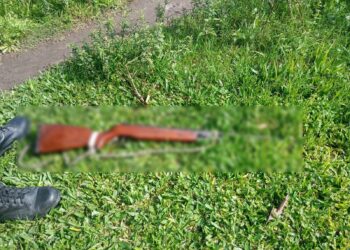 Tacuarendí: secuestran un rifle tras la fuga de un sospechoso durante un operativo policial.
