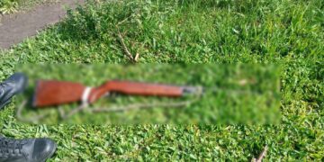 Tacuarendí: secuestran un rifle tras la fuga de un sospechoso durante un operativo policial.