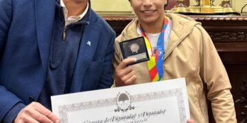 Scarpin distinguió a Nico Peralta y Facundo Rodríguez, dos talentos del norte en lo más alto del deporte.