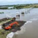El Gobierno Provincial desarma una obstrucción de 500 metros en el Río Salado.