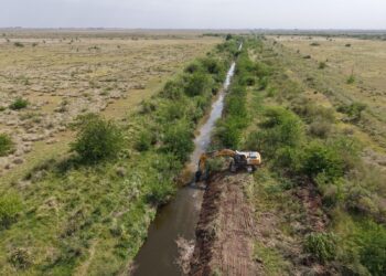 Mejor preparados ante El Niño: la gestión de Pullaro adjudicó las obras de limpieza de 12 canales troncales.