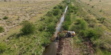 Mejor preparados ante El Niño: la gestión de Pullaro adjudicó las obras de limpieza de 12 canales troncales.
