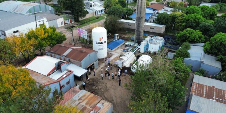 Florencia: el Gobierno de Pullaro avanza con la obra que llevará agua potable a más de 7.400 vecinos.
