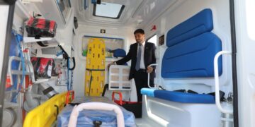 El gobierno de Pullaro avanza con la compra de 103 ambulancias y consolida una renovación histórica del sistema de emergencias.