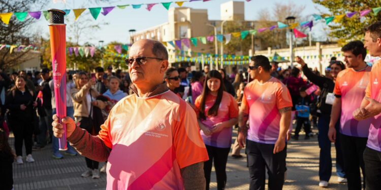 Juegos Suramericanos 2026: la Antorcha llegó a Villa Ocampo y continúa hacia Reconquista.