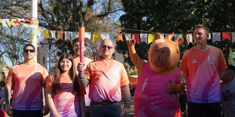 La Antorcha de los Juegos Suramericanos Santa Fe 2026 recorrió Villa Ocampo.