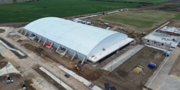Juegos Suramericanos 2026: finalizó el montaje de la pista del imponente velódromo que construye la gestión Pullaro en Rafaela.