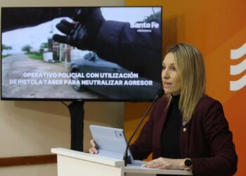 Con el uso de la pistola Taser la Policía redujo a un hombre que amenazaba a su padre con un arma blanca.