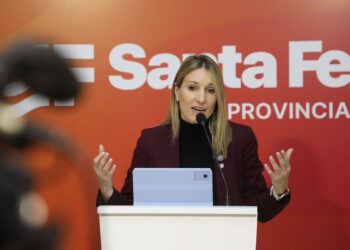 Pullaro viaja a Chile para impulsar la exportación minera a través del puerto de Rosario.