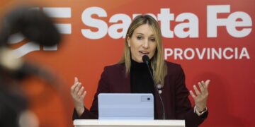 Pullaro viaja a Chile para impulsar la exportación minera a través del puerto de Rosario.