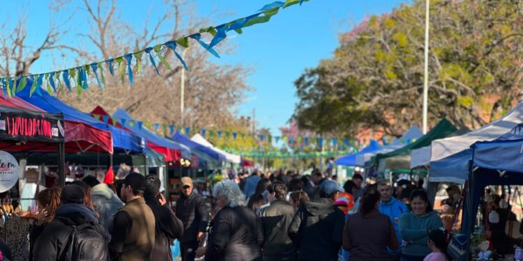 LA FERIA OCAMPENSE REUNIÓ A 36 EMPRENDEDORES EN PLAZA SAN MARTÍN.